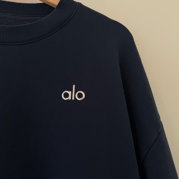 ALO Yoga Women's Deep Blue Sweatshirt - Picture 4 of 5
